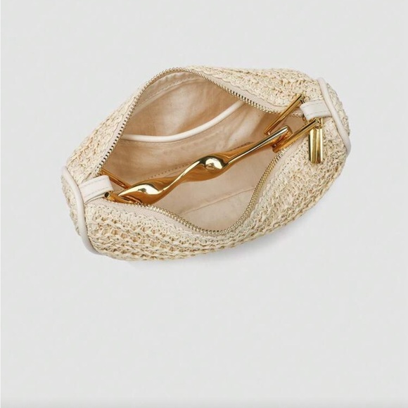 Elegant Cream Woven Handbag - Picture 10 of 10